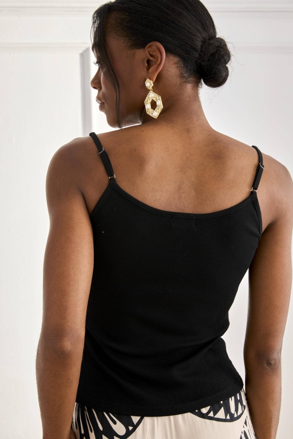 Top Oris. Partes de arriba NÜD & NKN. Tallas: s, m, l, xs | Bambalinas Closet