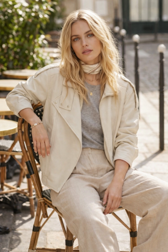 Cazadora Jaky. Prenda exterior. Color: crudo, verde mint; Tallas: talla unica |