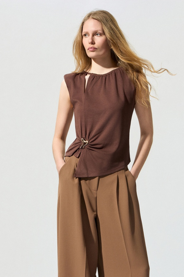 Camiseta Broche. Camisetas / Camisas BSB. Color: blanco, marron; Tallas: s, m, l