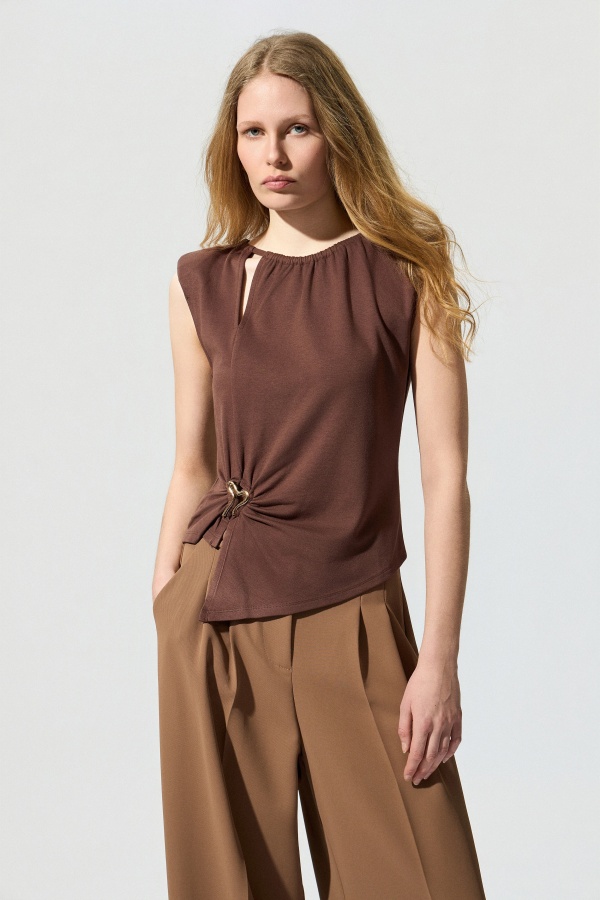 Camiseta Broche. Camisetas / Camisas BSB. Color: blanco, marron; Tallas: s, m, l