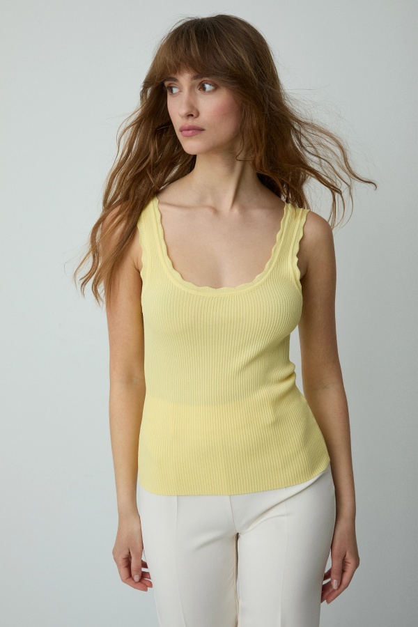 Top Ondas. Inicio. Color: blanco, amarillo pastel; Tallas: s, m, l | Bambalinas