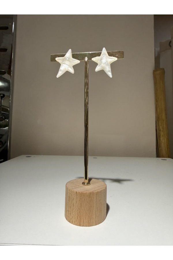 Pendientes Estrellita. Bisuteria. Color: beige, blanco | Bambalinas Closet