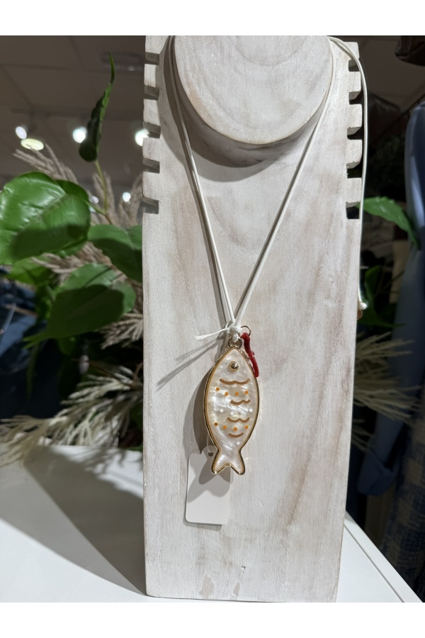 Collar Pez Nacar. Bisuteria. Color: beige, blanco | Bambalinas Closet