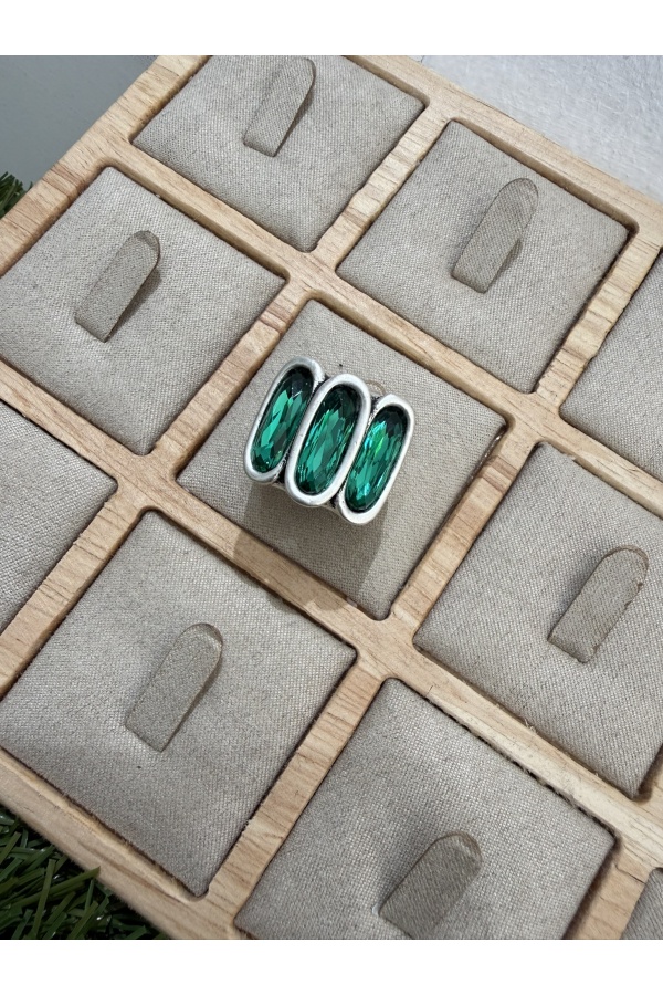 Anillo Tres Piedras. Bisuteria.  | Bambalinas Closet