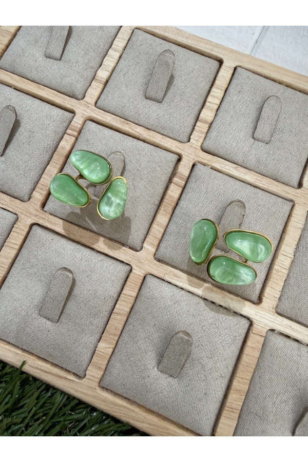 Anillo Triple Verde. Bisuteria.  | Bambalinas Closet