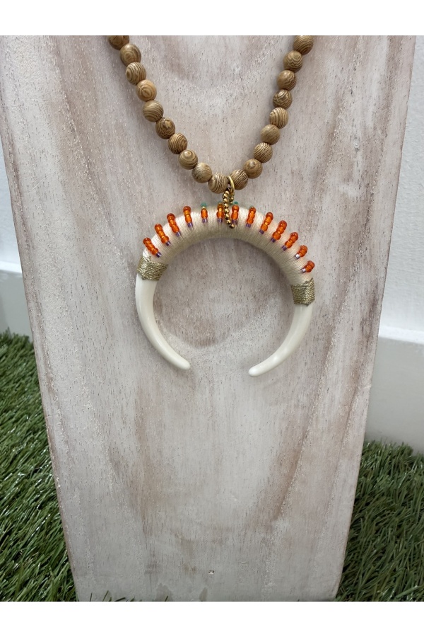 Colgante Media Luna Piedras. Bisuteria.  | Bambalinas Closet
