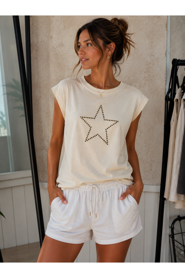 Camiseta Estrella Tachas. Camisetas. Color: crudo, negro; Tallas: talla unica |