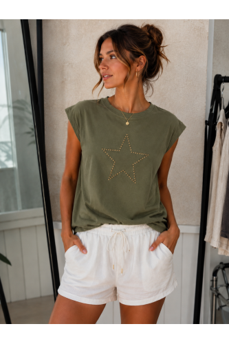 Camiseta Estrella Tachas. Camisetas. Color: crudo, verde kaki, negro; Tallas: