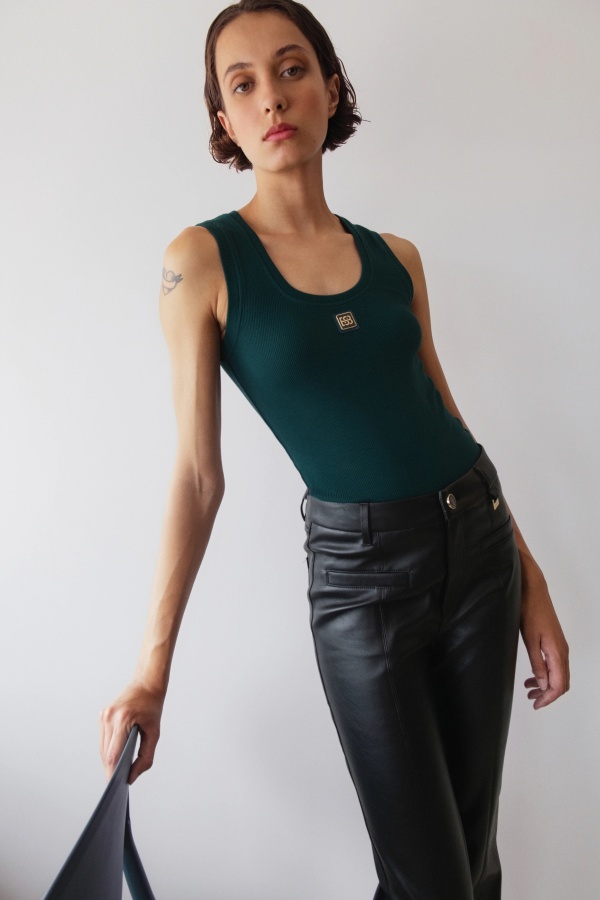 Top Basico Logo. Inicio.  | Bambalinas Closet
