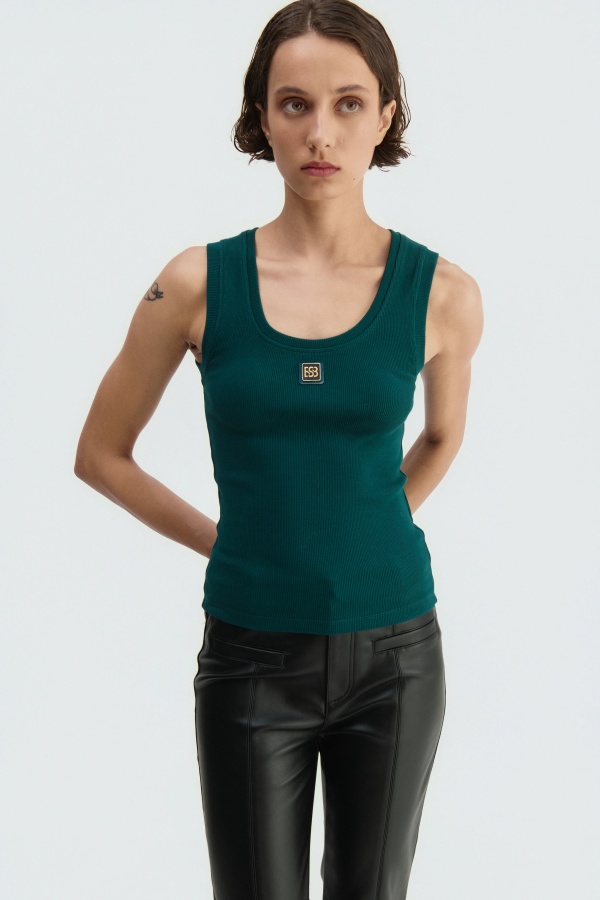 Top Basico Logo. Inicio.  | Bambalinas Closet