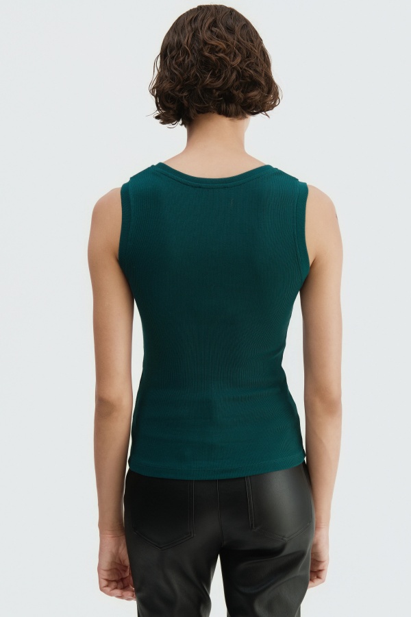 Top Basico Logo. Inicio.  | Bambalinas Closet