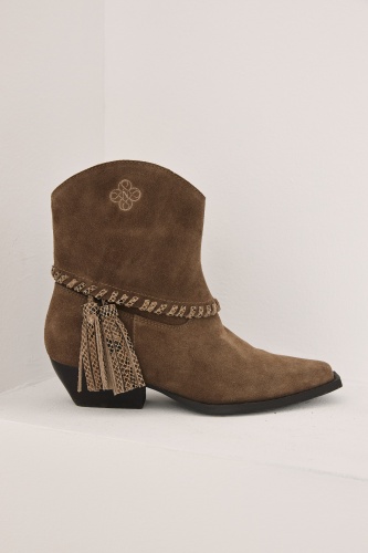 Botín Kormis. Accesorios NKN. Tallas: 36, 37, 38, 39, 40, 41 | Bambalinas Closet
