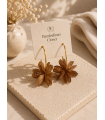 Pendientes Flor Otoño. Bisuteria. Color: blanco roto, maquillaje | Bambalinas