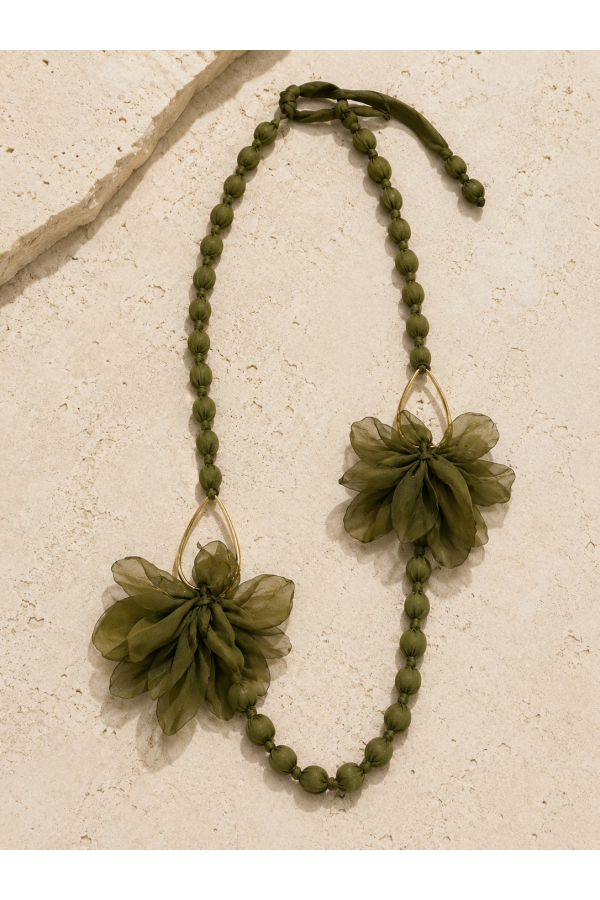 Collar Bolas Flor Metal. Bisuteria. Color: verde kaki, negro | Bambalinas Closet