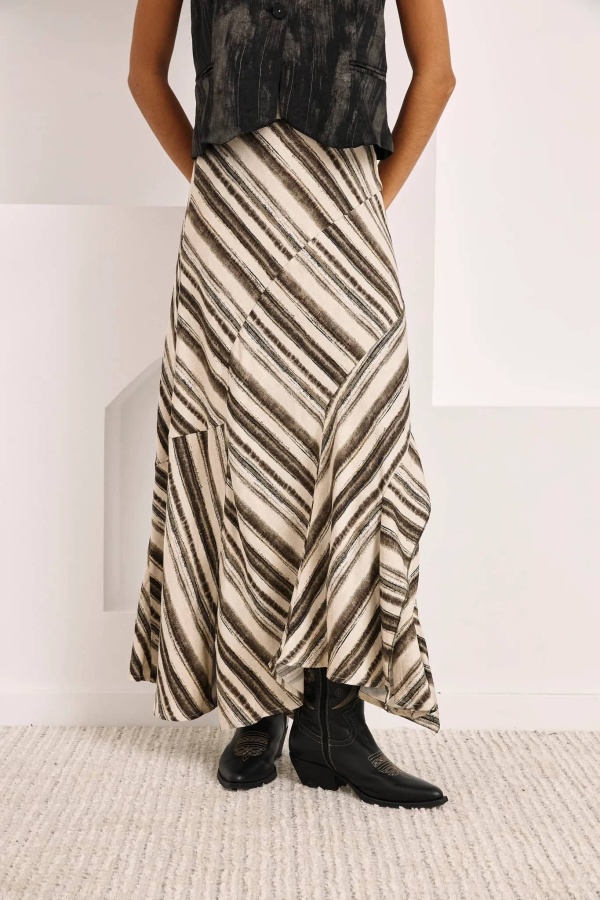 Falda Vesper. Partes de abajo NÜD Y NKN. Tallas: 38, 40, 36 | Bambalinas Closet