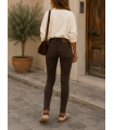 Pantalon Style Otoño. Pantalones / Shorts. Color: marron chocolate, beige;