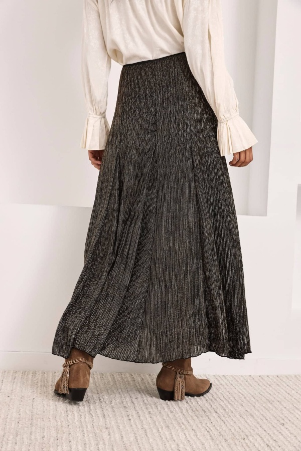 Falda Aveta. Partes de abajo NÜD Y NKN. Tallas: 38, 40, 36 | Bambalinas Closet