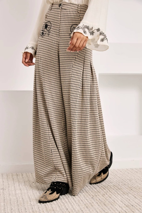 Pantalon Orvina. Partes de abajo NÜD Y NKN. Tallas: 34, 36, 38, 40, 42 |