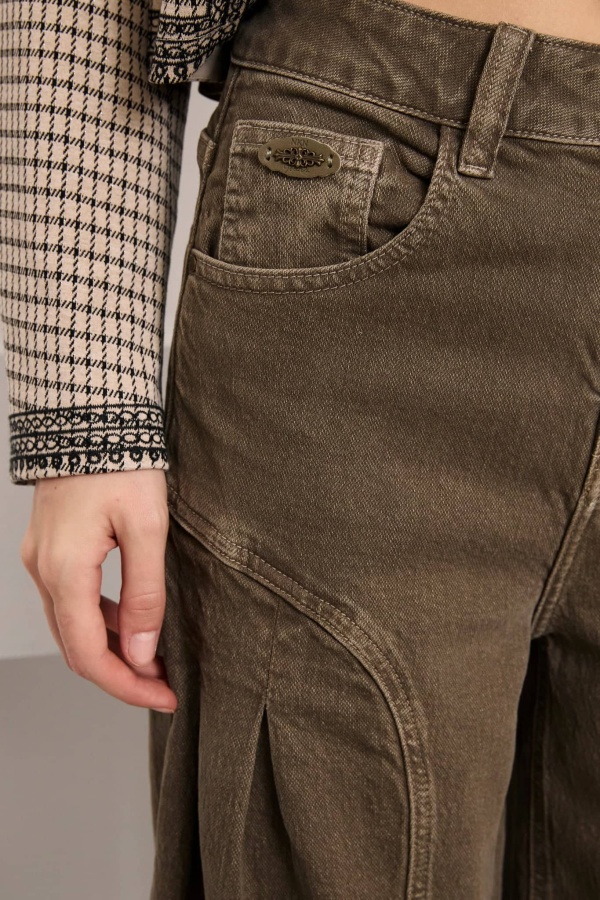 Pantalon Tarvin Kaki. Partes de abajo NÜD Y NKN. Tallas: 36, 38, 40, 34 |