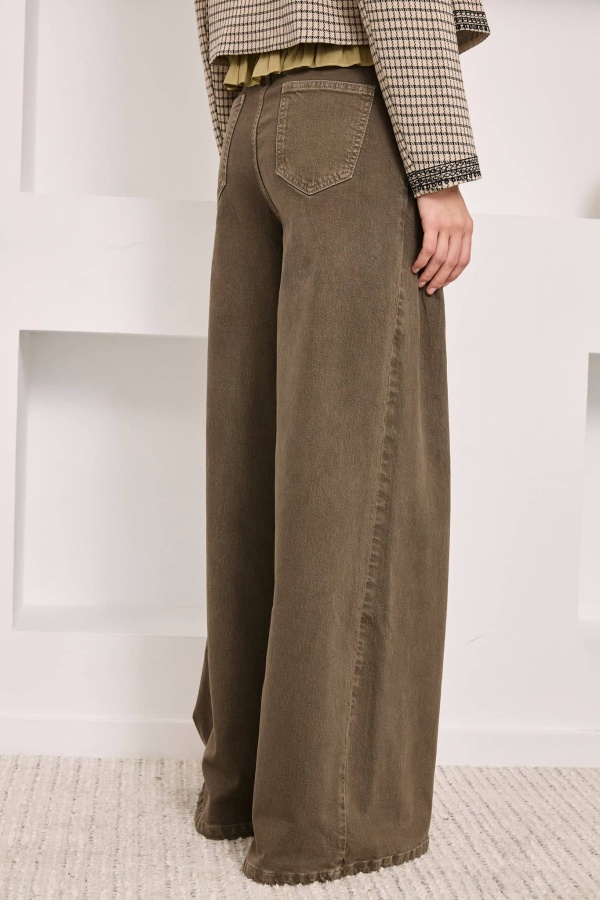 Pantalon Tarvin Kaki. Partes de abajo NÜD Y NKN. Tallas: 36, 38, 40, 34 |