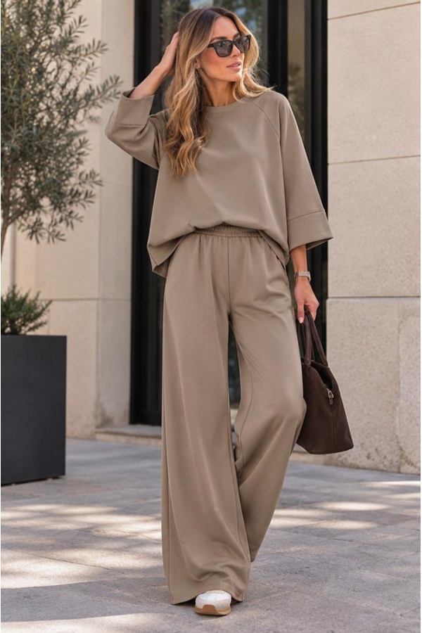 Conjunto Kira. Monos / Conjuntos. Color: marron chocolate, granate, crudo;